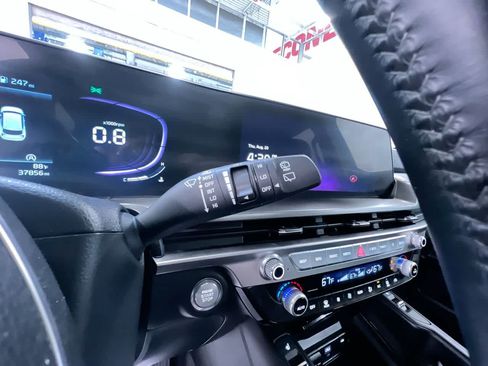 Used 2025 Kia Telluride S FWD image 19