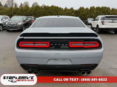 Used 2021 Dodge Challenger SXT image 4