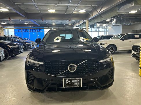 Certified 2025 Volvo XC60 B5 Plus image 6