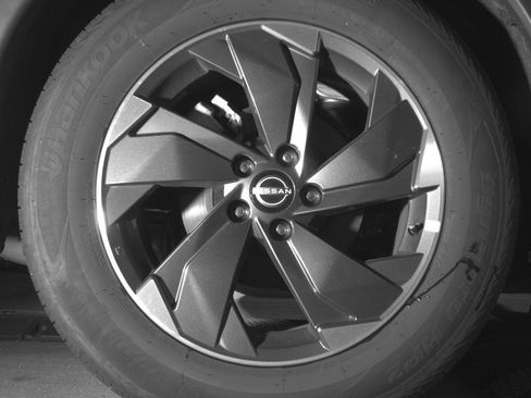Used 2025 Nissan Rogue SV AWD/4WD image 15