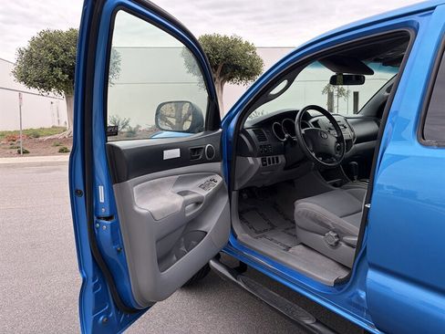 Used 2005 Toyota Tacoma PreRunner image 12