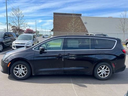 Used 2018 Chrysler Pacifica LX FWD image 8
