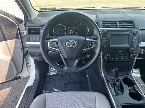 Used 2015 Toyota Camry SE image 13