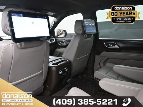 Used 2024 GMC Yukon XL SLT w/ SLT Luxury Package image 11