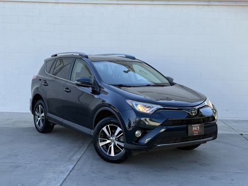 Used 2017 Toyota RAV4 XLE FWD image 1