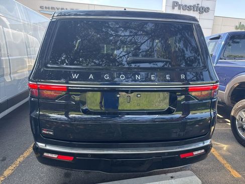 Used 2025 Jeep Wagoneer Series III w/ Premium Group I AWD/4WD image 7
