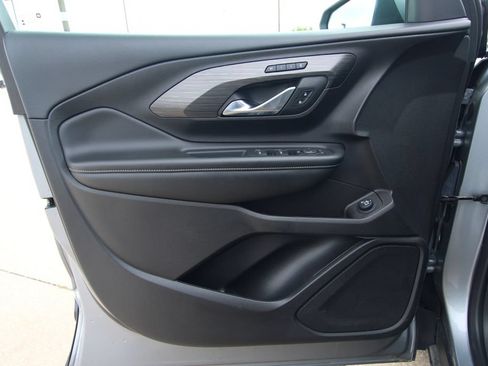 Used 2024 GMC Terrain SLT FWD image 35