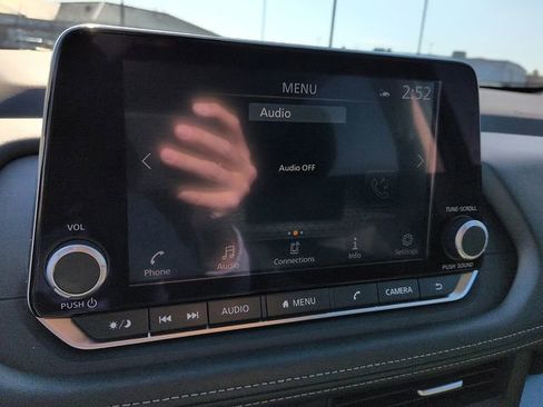 Used 2025 Nissan Rogue SV image 20