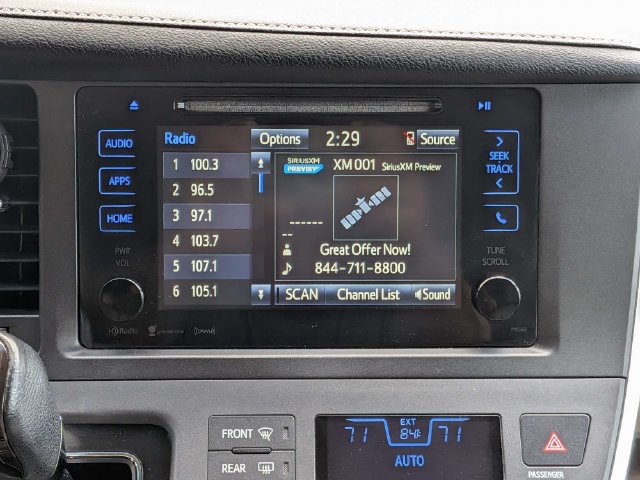 Used 2017 Toyota Sienna XLE FWD image 19