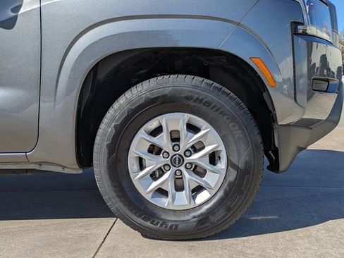 Used 2024 Nissan Frontier SV image 12