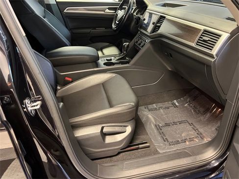 Used 2019 Volkswagen Atlas SE w/ Towing Package image 11