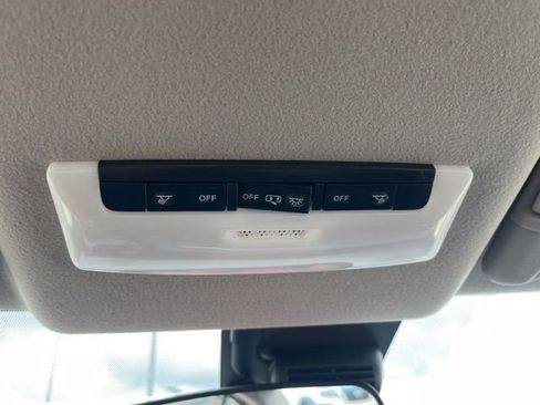 Used 2025 Nissan Versa SV image 29