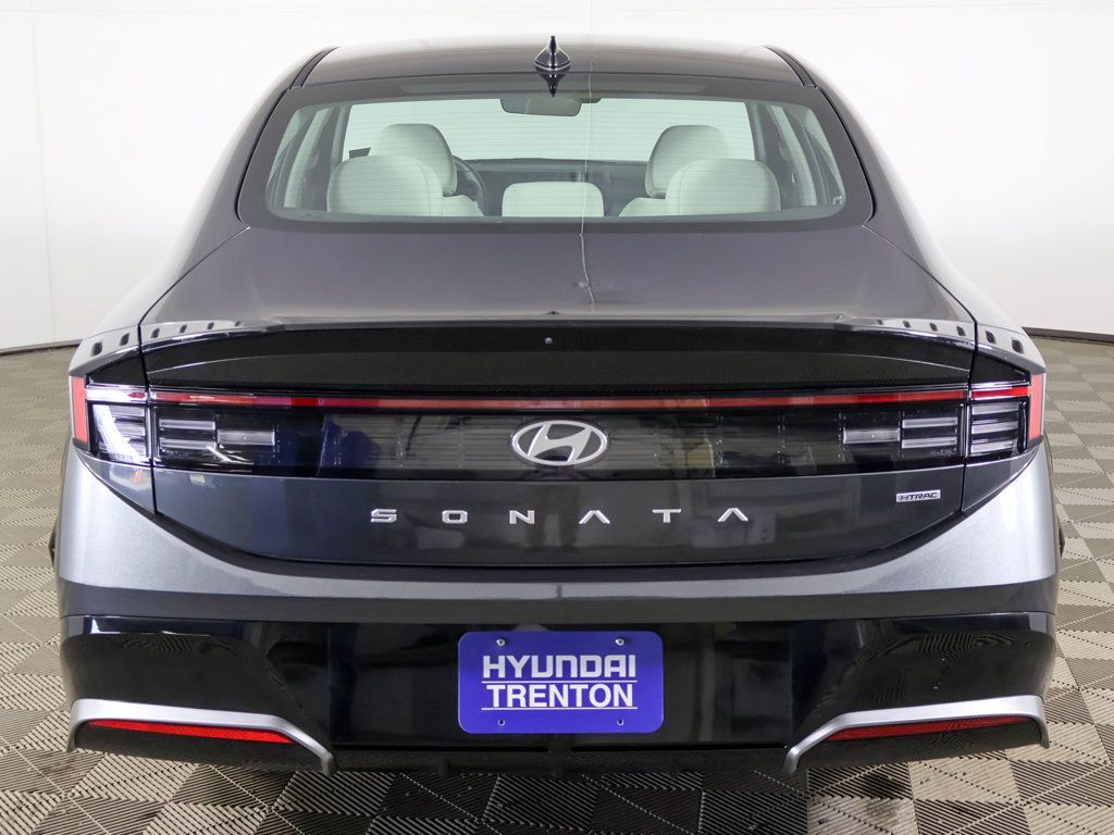 Certified 2026 Hyundai Sonata SEL AWD/4WD image 10