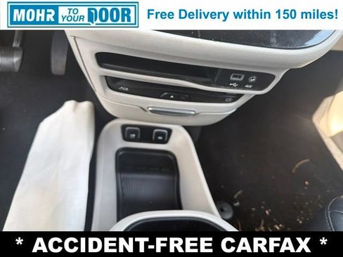 Used 2017 Chrysler Pacifica Touring-L Plus w/ Advanced Safetytec Group FWD image 26