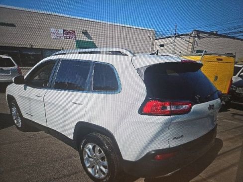 Used 2016 Jeep Cherokee Limited AWD/4WD image 2