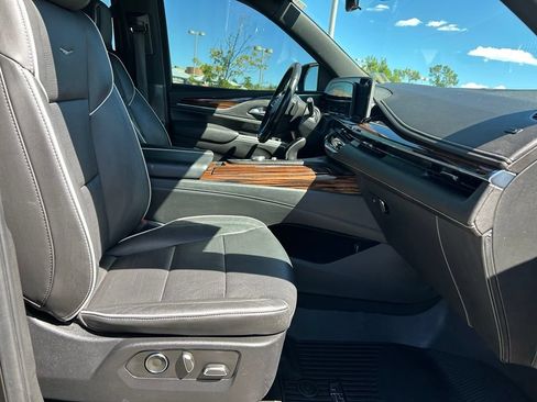 Used 2021 Cadillac Escalade Premium Luxury w/ Driver Assist Tech Package AWD/4WD image 31