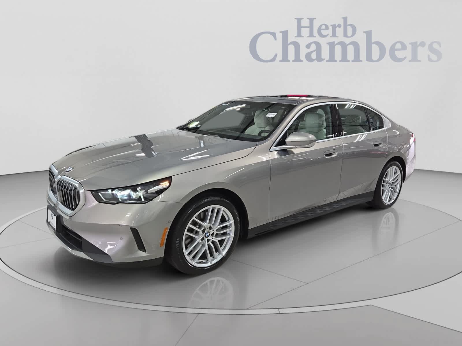 Used 2024 BMW 530i xDrive w/ Convenience Package AWD/4WD image 10