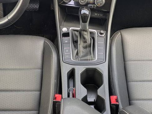 Used 2024 Volkswagen Jetta SE FWD image 18