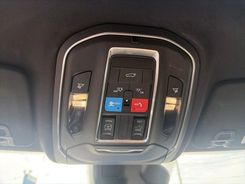 Used 2025 Jeep Grand Cherokee Laredo X w/ Luxury Tech Group I AWD/4WD image 23