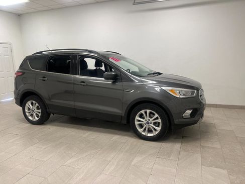Used 2017 Ford Escape SE w/ Equipment Group 201A FWD image 13