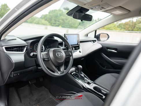 Used 2020 Toyota Corolla LE image 10