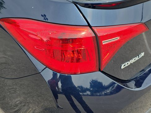 Used 2018 Toyota Corolla SE FWD image 34