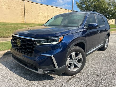 Used 2025 Honda Pilot EX-L image 3
