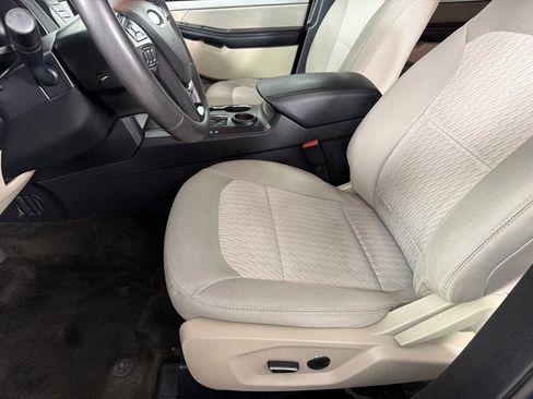 Used 2018 Ford Explorer FWD image 12