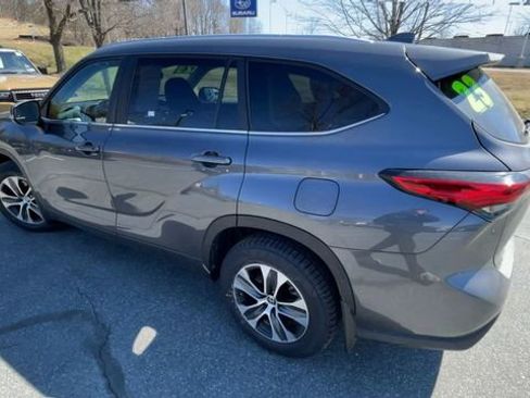 Used 2023 Toyota Highlander XLE AWD/4WD image 6
