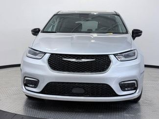 Used 2024 Chrysler Pacifica Limited video 2