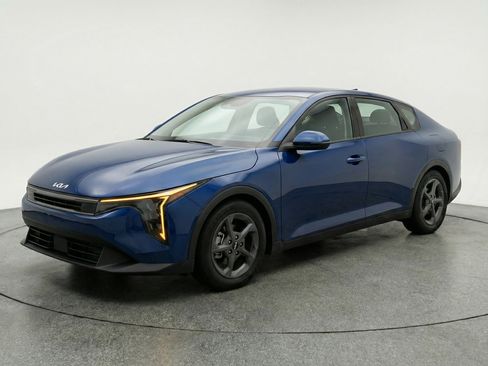Used 2025 Kia K4 LXS image 3