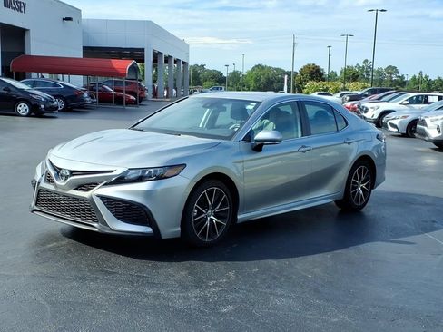 Used 2024 Toyota Camry SE FWD image 7