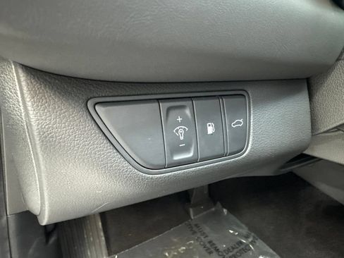 Used 2025 Genesis G70 2.5T RWD image 55