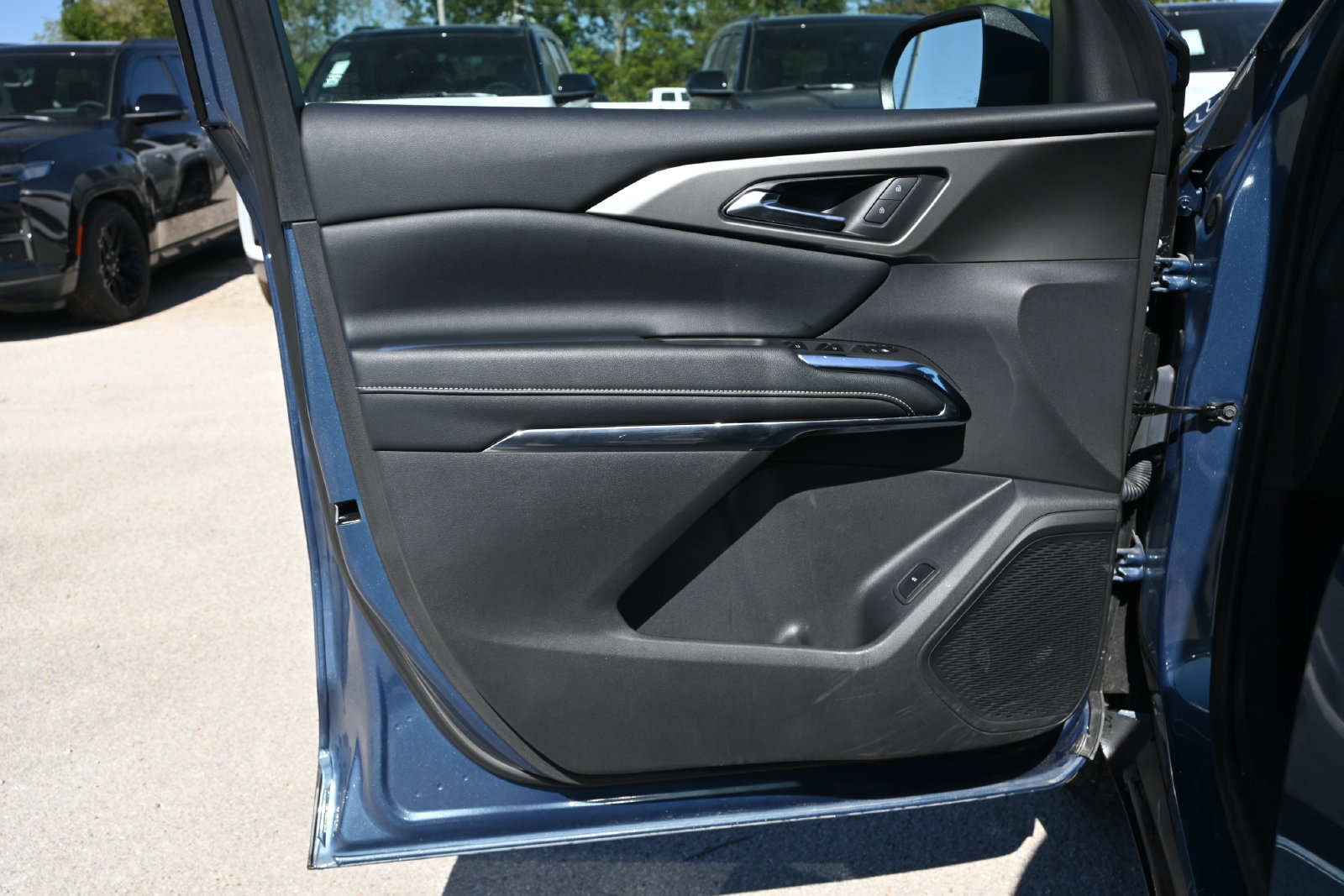Used 2026 Chevrolet Traverse LT FWD image 8