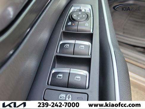 Certified 2025 Kia Sorento S FWD image 21