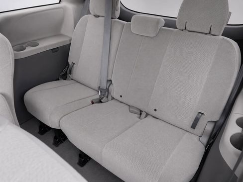 Used 2013 Toyota Sienna LE FWD image 10