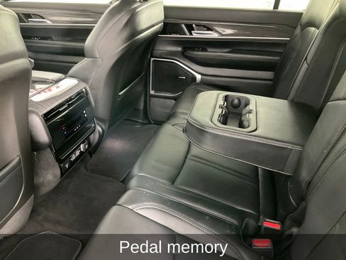 Used 2022 Jeep Wagoneer Series II w/ Premium Group I image 16