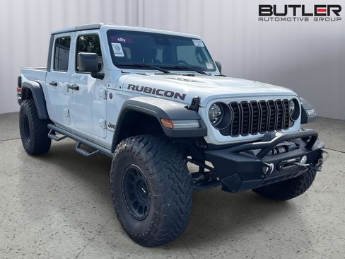 Used 2024 Jeep Gladiator Rubicon w/ Convenience Group AWD/4WD image 5