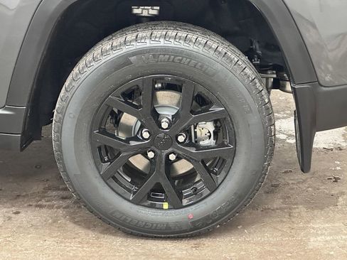 New 2025 Jeep Grand Cherokee Laredo image 38