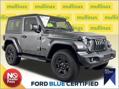 Used 2025 Jeep Wrangler Sport image 1
