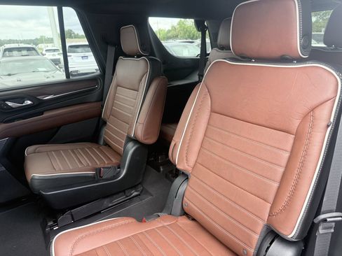 Used 2023 GMC Yukon Denali Ultimate AWD/4WD image 15
