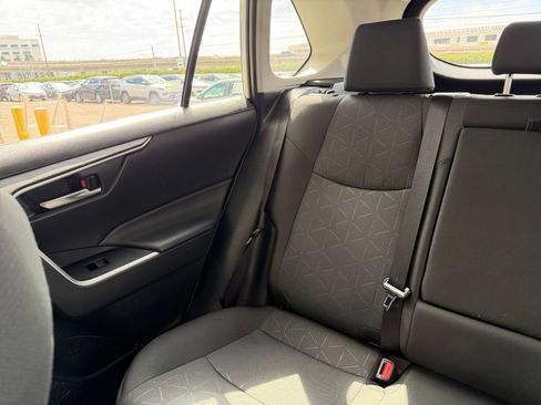 Used 2025 Toyota RAV4 XLE image 41