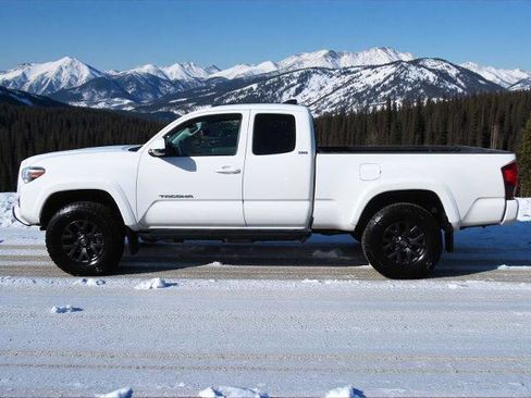 Used 2022 Toyota Tacoma SR5 image 3