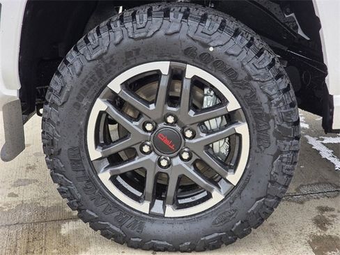 New 2024 Toyota Tacoma TRD Off-Road image 9