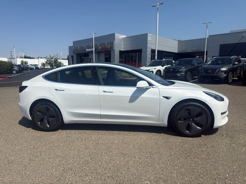 Used 2020 Tesla Model 3 Standard Range Plus RWD image 4