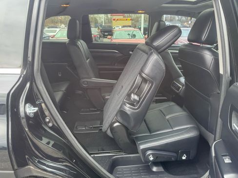 Used 2017 Toyota Highlander SE image 33