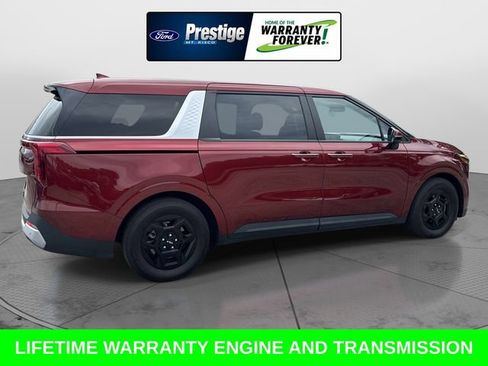 Used 2025 Kia Carnival FWD image 4