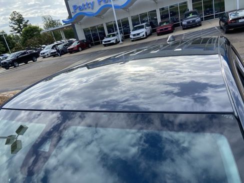 Used 2023 Chevrolet Equinox LT FWD image 28
