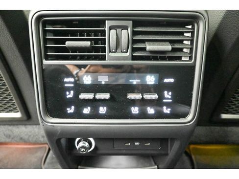 Used 2024 Porsche Cayenne S AWD/4WD image 32