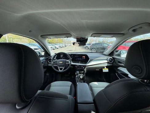 New 2026 Chevrolet Trax LT w/ Driver Confidence Package image 25